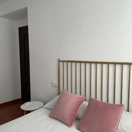 - Alameda Apartment *