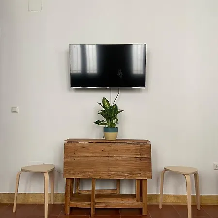 - Alameda Apartment *